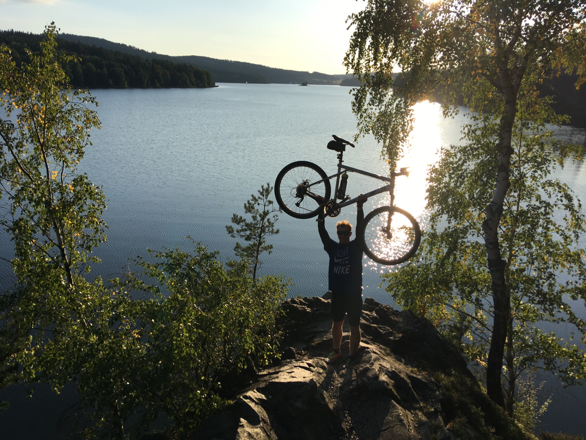 Staněk a jeho vítězná foto na skále